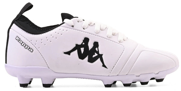 Chuteira de futebol Kappa branca com detalhes pretos, ideal para jogadores que buscam conforto e desempenho em campo.