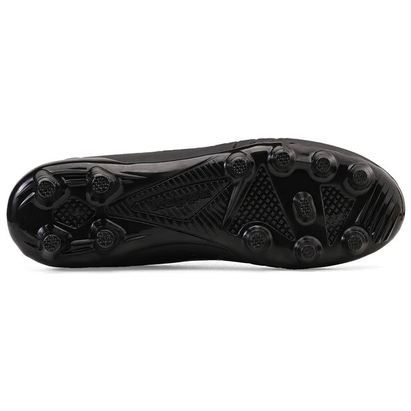 Chuteira de futebol Kappa com sola antiderrapante e travas modernas, ideal para desempenho durante jogos em campo.