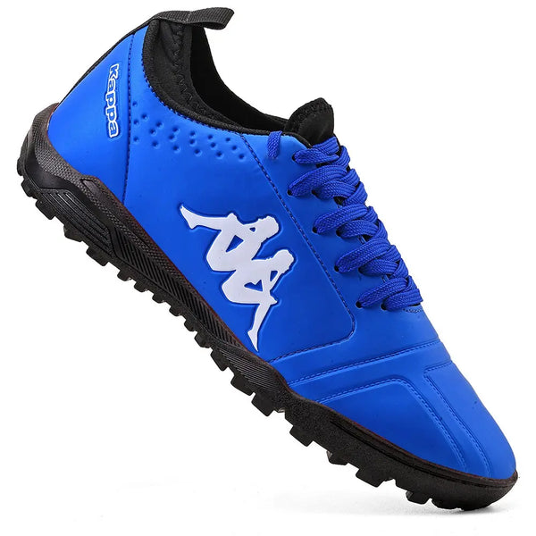 Chuteira azul com logo Kappa na cor branco em destaque na lateral, ideal para atividades físicas, com design moderno e confortável.