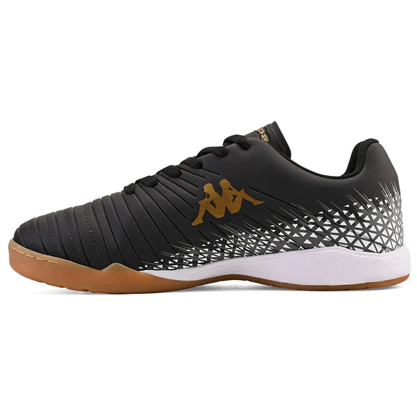 Chuteira Kappa preto com detalhes dourados e brancos, ideal para prática de esportes.